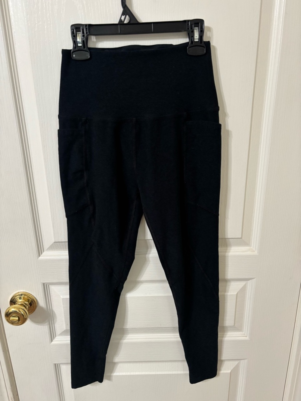 Beyond yoga spacedye equipped pocket midi legging size medium darkest knight